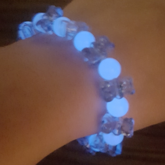 🐻🍬 Blue Gummy Bear Glow Bracelet - Picture 1 of 6